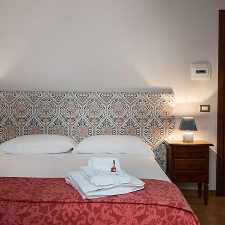 ポッツァッロ Cabrera House Bed & Breakfast エクステリア 写真