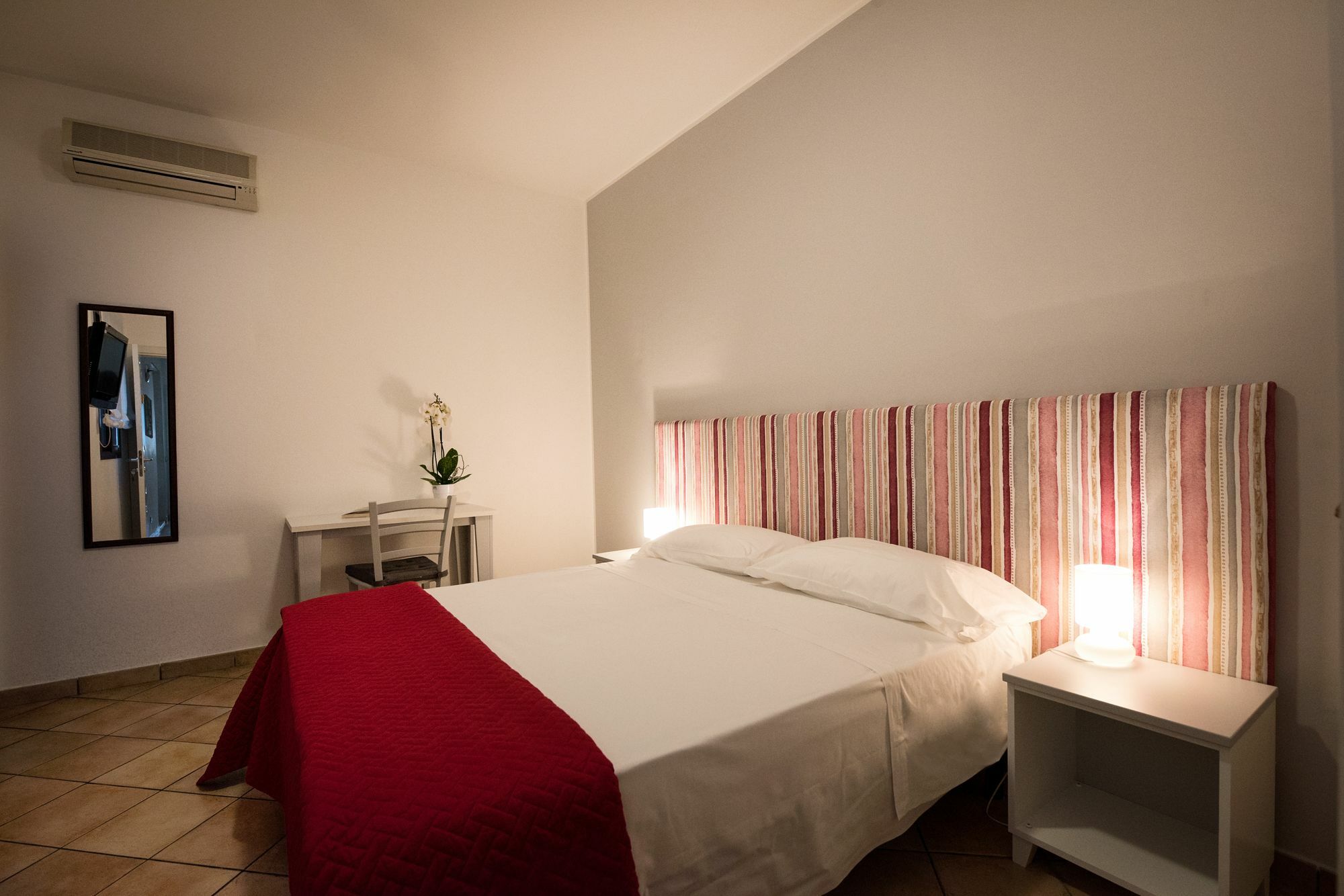 ポッツァッロ Cabrera House Bed & Breakfast エクステリア 写真